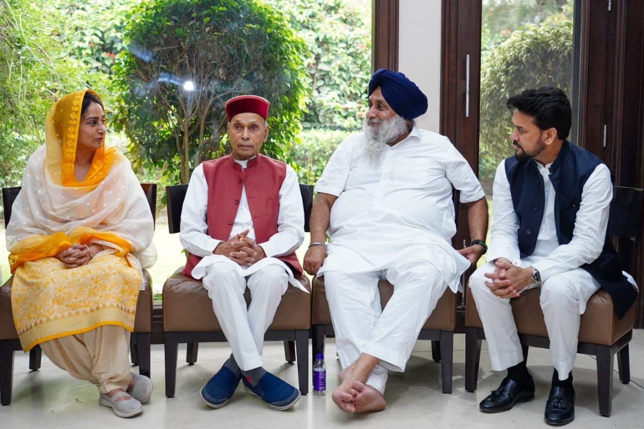 बादल साहब का जाना एक युग का अंतः अनुराग ठाकुर