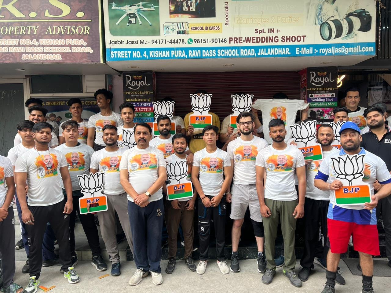  ਭਾਜਪਾ ਆਗੂ ਕਿਸ਼ਨ ਲਾਲ ਸ਼ਰਮਾ ਨੇ ਵਰਕਰਾਂ ਨਾਲ ਘਰ-ਘਰ ਜਾ ਕੇ ਭਾਜਪਾ ਉਮੀਦਵਾਰ ਇੰਦਰ ਇਕਬਾਲ ਸਿੰਘ ਅਟਵਾਲ ਦੇ ਹੱਕ ਵਿੱਚ ਚੋਣ ਪ੍ਰਚਾਰ ਕੀਤਾ 