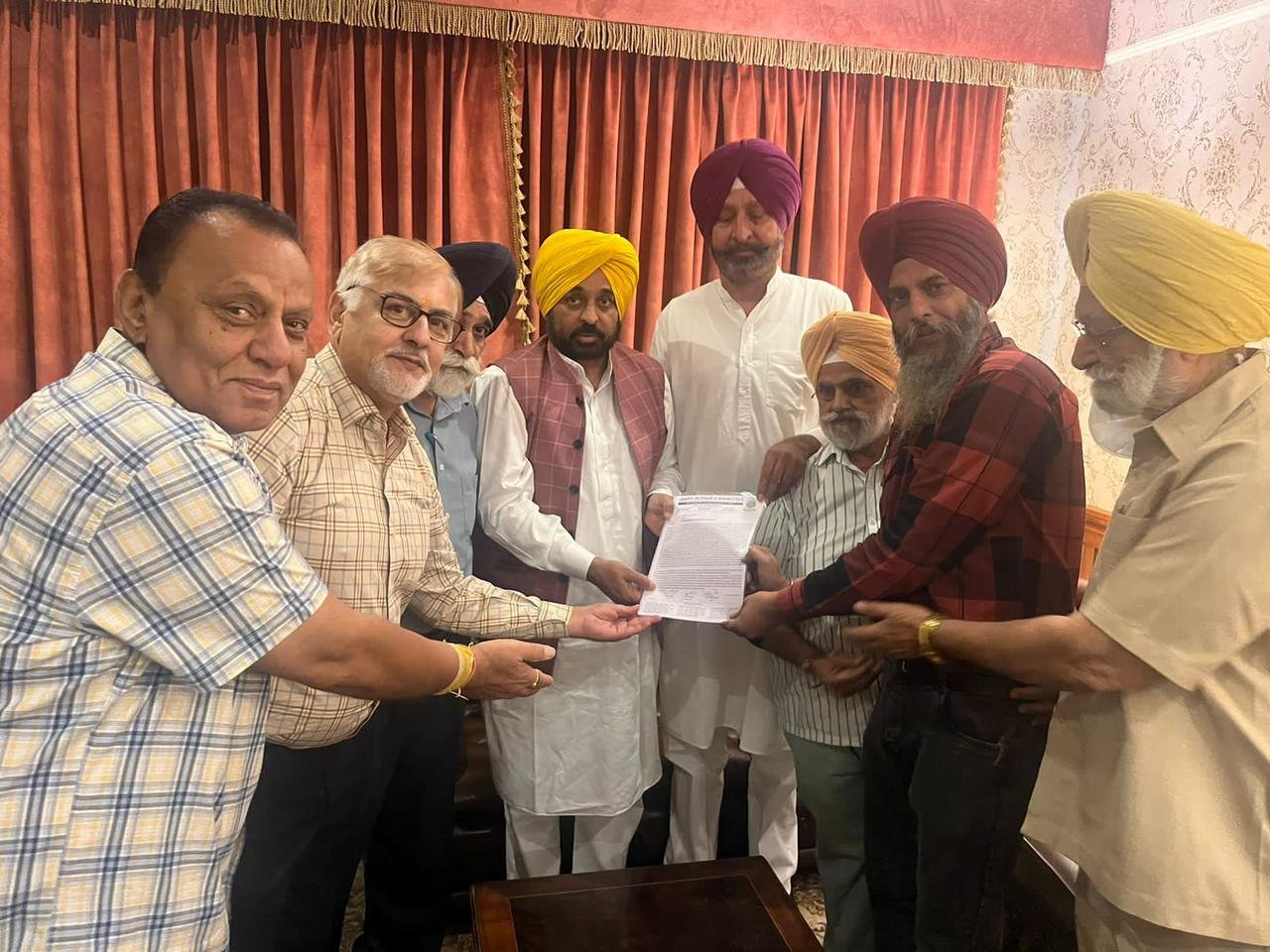 ਜੁਆਇੰਟ ਐਕਸ਼ਨ ਕਮੇਟੀ ਦੇ ਵਫ਼ਦ ਵੱਲੋਂ ਮੁੱਖ ਮੰਤਰੀ ਪੰਜਾਬ ਮਿਲ ਕੇ ਡੰਪ ਖਤਮ ਕਰਨ ਦੀ ਕੀਤੀ  ਮੰਗ ।  