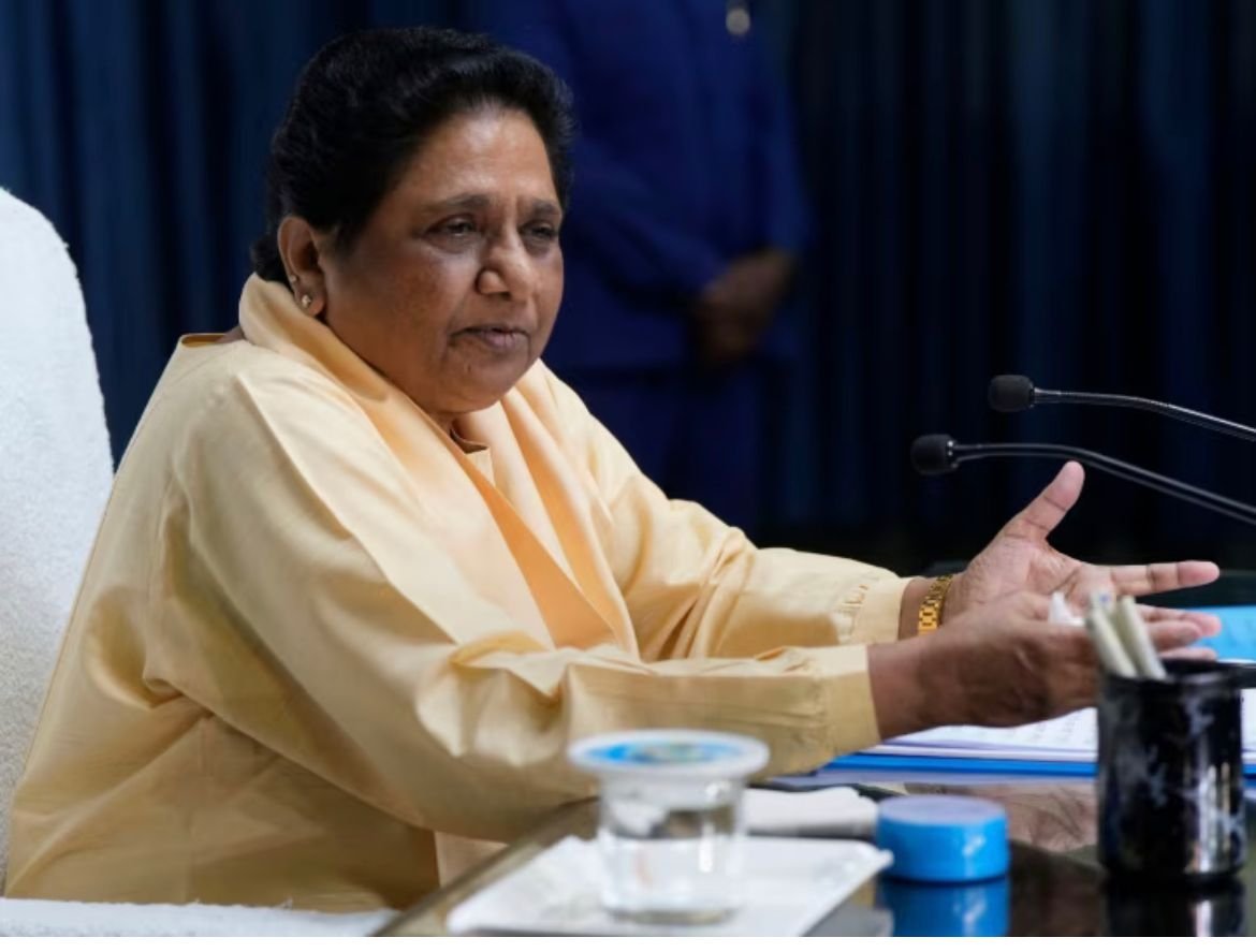 ਬਸਪਾ ਸੁਪਰੀਮੋ ਮਾਇਆਵਤੀ ਇਸ ਦਾ ਐਲਾਨ ,  ਬਸਪਾ 2024 ਵਿਚ ਕਿਸੇ ਦੇ ਗਠਜੋੜ ਨਹੀਂ ਕਰਨ ਜਾ ਰਹੀ ਹੈ। 