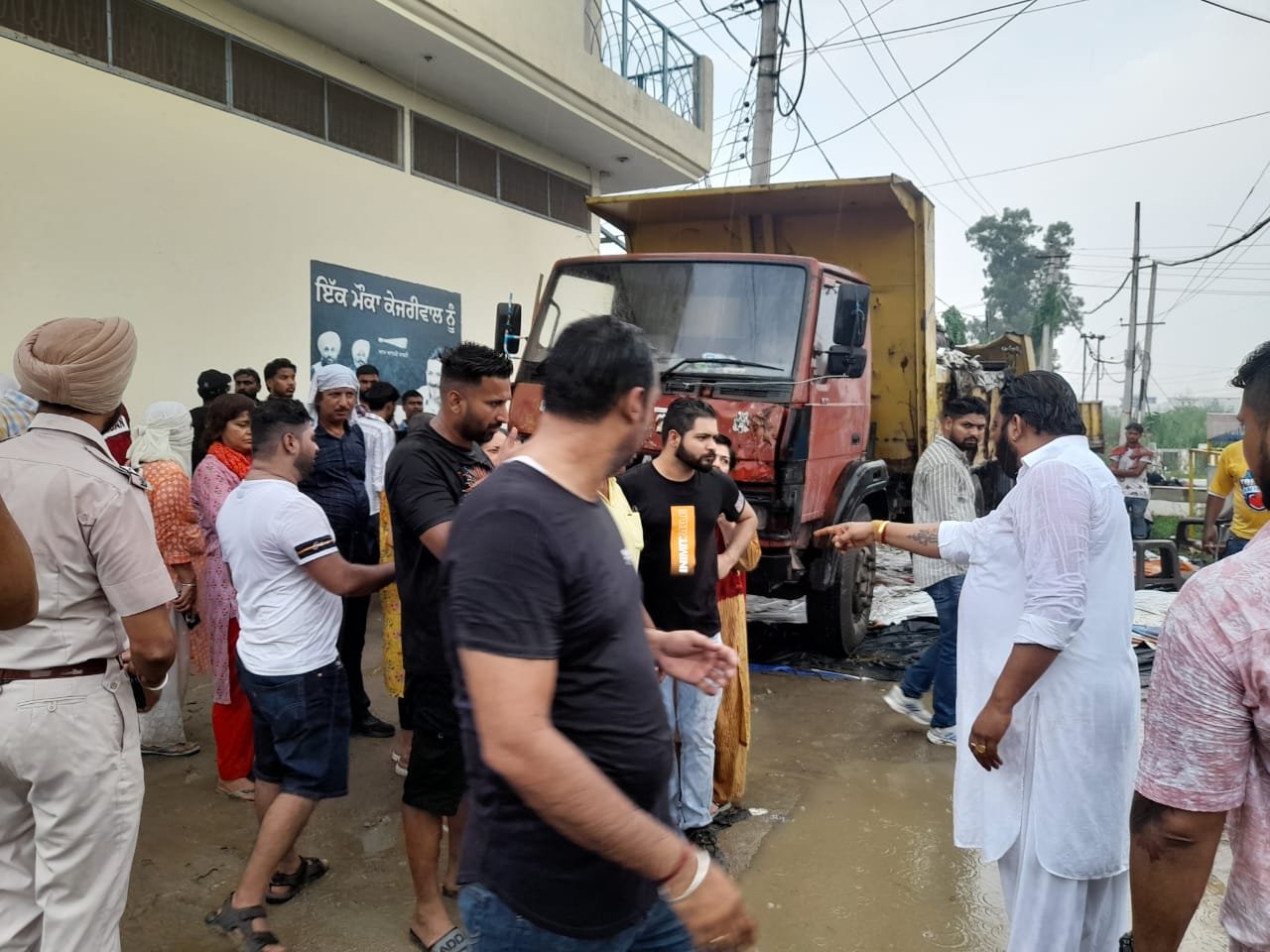 Protest against Municipal Corporation Jalandhar for making Shift arrangement for garbage