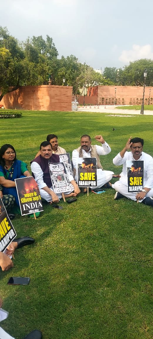 Sushil Rinku protest outside parliament premises 