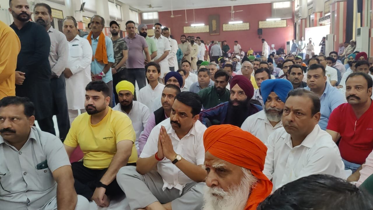 भाजपा नेता किशन लाल शर्मा के पिता को अंतिम विदाई ।