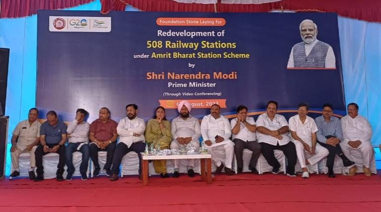 कैंट रेलवे स्टेशन की नवीनीकरण का प्रधान मंत्री मोदी ने किया उदघाटन
