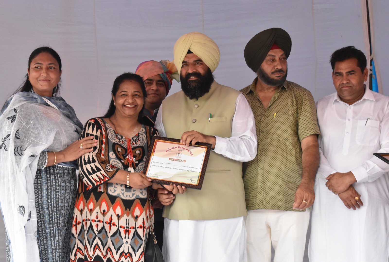 ਅਜ਼ਾਦੀ ਦਿਵਸ ਤੇ ਸ਼ਾਨਦਾਰ ਕਾਰਗੁਜ਼ਾਰੀ ਲਈ  230 ਸ਼ਖਸ਼ਿਅਤਾਂ ਸਨਮਾਨਿਤ