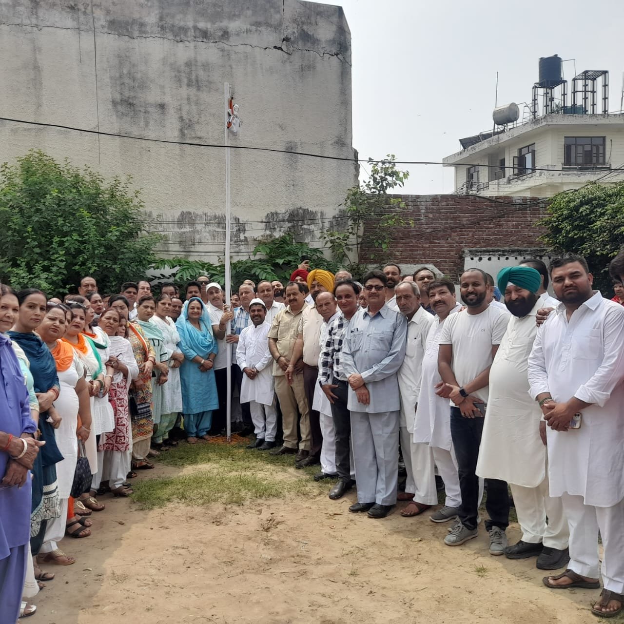 ਜਿਲਾੱ ਕਾਂਗਰਸ ਜਲੰਧਰ ਸ਼ਹਿਰੀ ਵਲੋਂ ਝੰਡਾ ਲਹਿਰਾ ਕੇ ਮਨਾਇਆ ਅਜ਼ਾਦੀ ਦਿਵਸ
