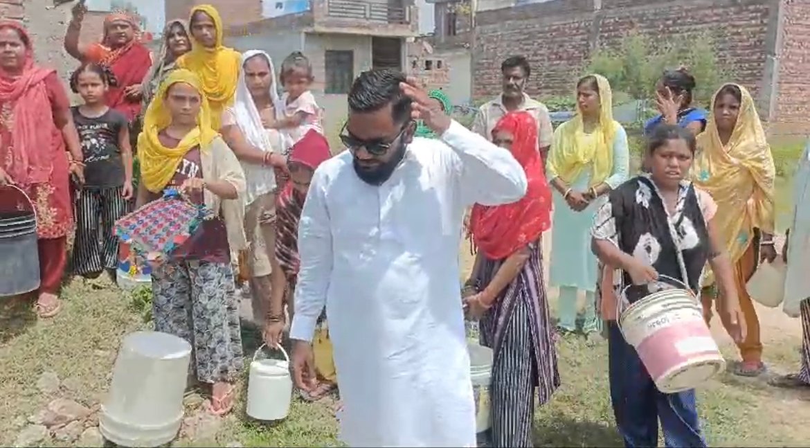 ਬਿਜਲੀ ਅਤੇ ਪਾਣੀ ਕਿ ਸਪਲਾਈ  ਕੋ ਲੇਕਰ ਸ਼ਿਵ ਨਗਰ ਵਾਸੀਆਂ ਦਾ ਪ੍ਰਦਰਸ਼ਨ 