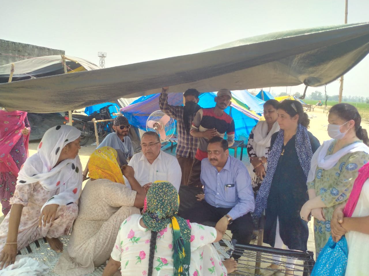 ਹੜ੍ਹ ਪ੍ਰਭਾਵਿਤ ਪਿੰਡ ਨੱਲ ਵਿਖੇ ਦਾਣਾ ਮੰਡੀ ਵਿਚ ਦਿੱਤੀਆਂ ਜਾ ਰਹੀਆਂ ਸਿਹਤ ਸੇਵਾਵਾਂ ਦਾ ਜਾਇਜ਼ਾ 