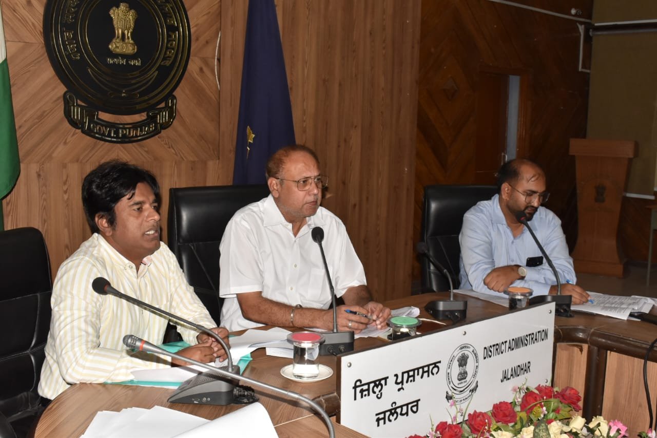 ਵਧੀਕ ਡਿਪਟੀ ਕਮਿਸ਼ਨਰ ਵਰਿੰਦਰਪਾਲ ਸਿੰਘ ਬਾਜਵਾ ਨੇ ਕਿਹਾ ਕਿ ਨਿਰਮਾਣ ਕਾਰਜਾਂ ਲਈ ਧਰਤੀ ਹੇਠਲੇ ਪਾਣੀ ਦੀ ਵਰਤੋਂ ’ਤੇ ਪਾਬੰਦੀ ਹੈ।