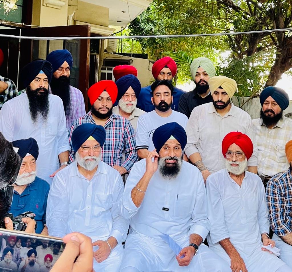 सरदार मजीठिया ने दोनों भाइयों के लिए न्याय की मांग के लिए जालंधर के कमिशनर आॅफ पुलिस और डीजीपी से मिलेगें