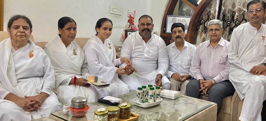 सांसद सुशील कुमार रिंकू को ब्रह्म कुमारी आश्रम की बहनों ने बांधी राखी