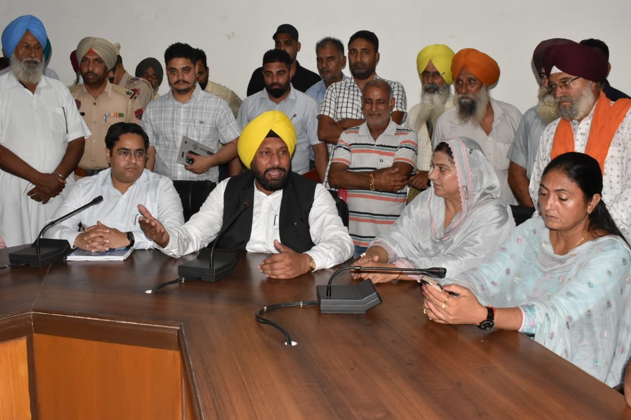 स्थानीय निकाय मंत्री द्वारा विकास कार्यों की समीक्षा