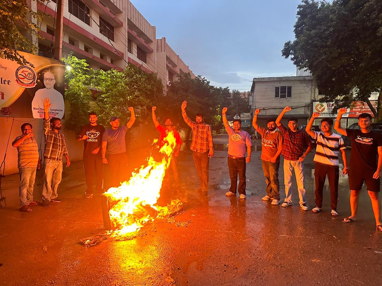 पंजाब युवा कांग्रेस ने पीएम मोदी के जन्मदिन को "बेरोजगारी दिवस" ​​के रूप में मनाया। 