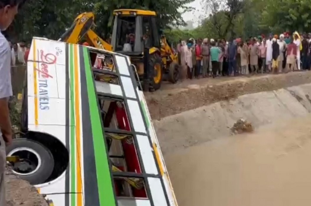 Muktsar:पंजाब में यात्रियों से भरी बस नहर में गिरी, कईयों की मौ+त, कई डूबे