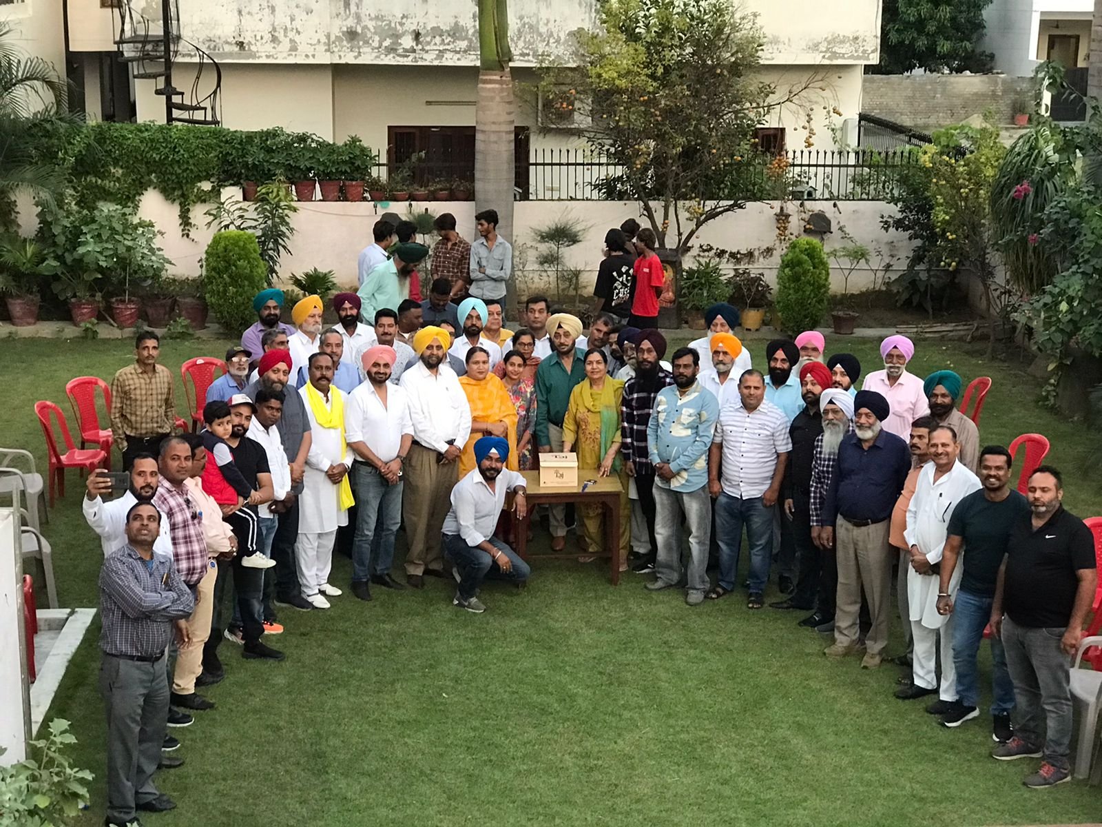 ਆਮ ਆਦਮੀ ਪਾਰਟੀ ਦੇ ਵਲੰਟੀਅਰ ਸਹਿਬਾਨ ਮਨਾਇਆ ਗਿਆ ਭਗਵੰਤ ਮਾਨ ਦਾ ਜਨਮ ਦਿਨ