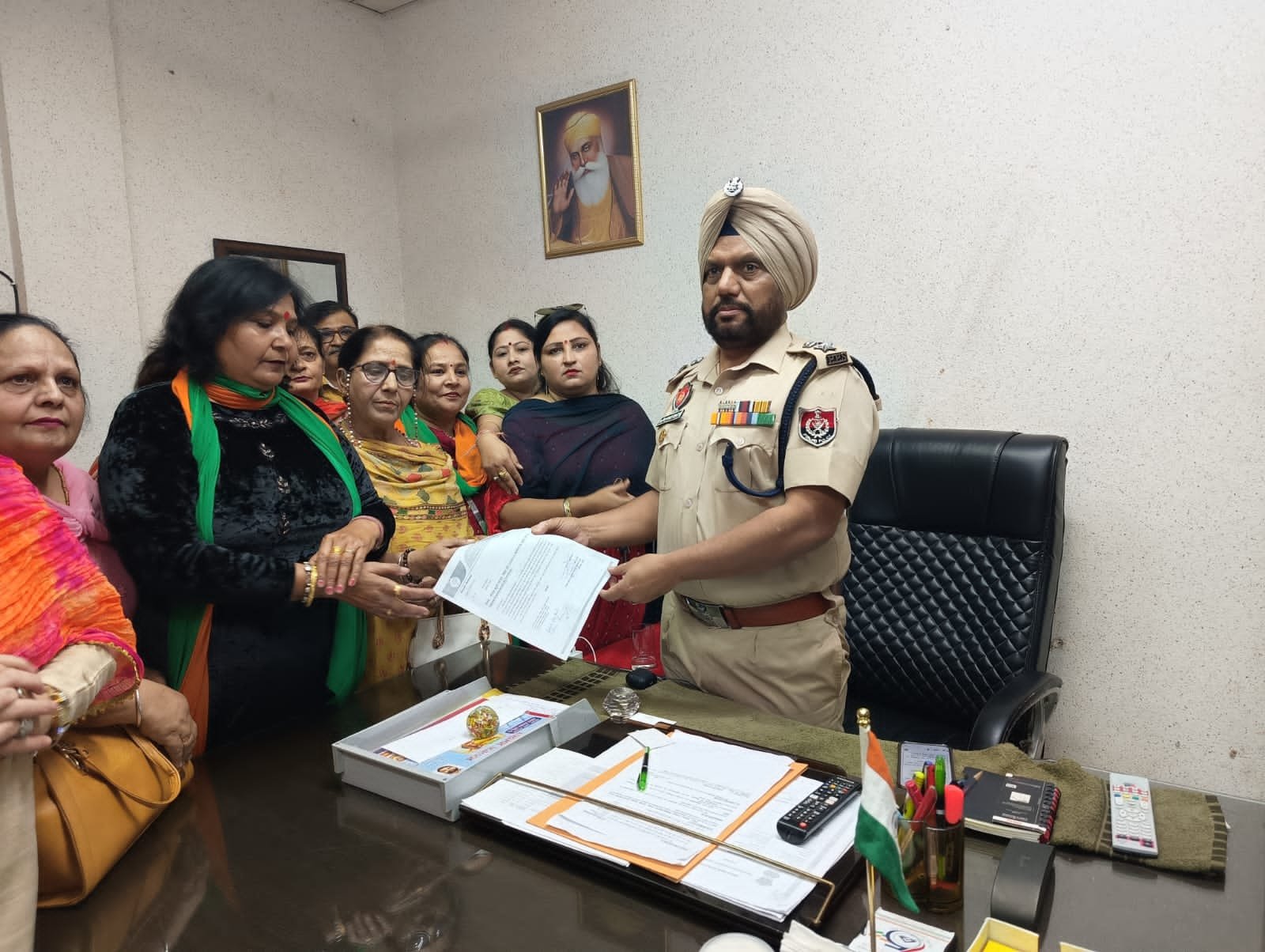 *जालंधर भाजपा महिला मोर्चा ने प्रदर्शन कर नीतीश कुमार के खिलाफ़ शिकायत कर कड़ी कार्यवाही की मांग उठाई*