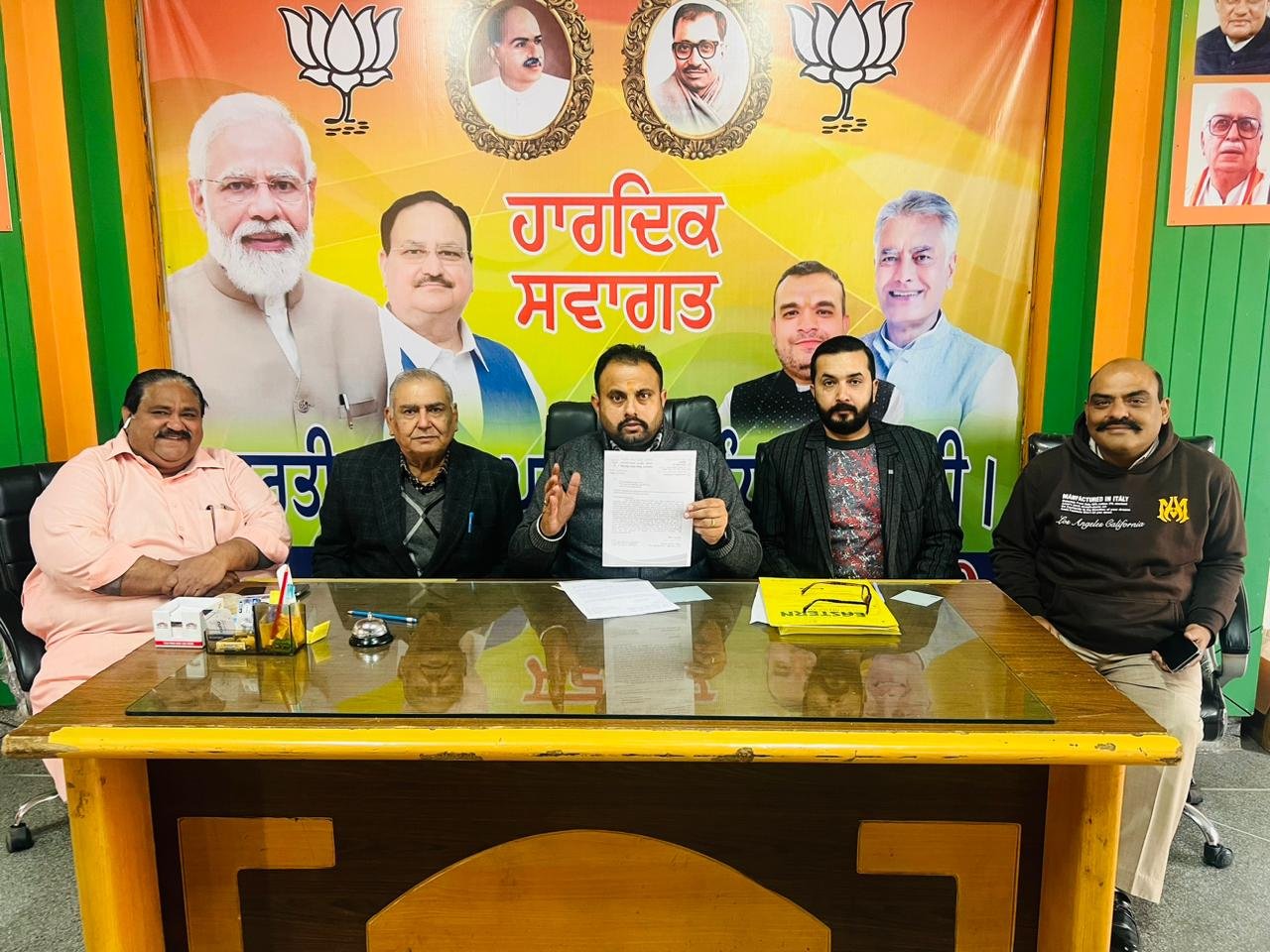 उज्वला योजना मे गैस कनेक्शन चूला  रेगुलेटर के पैसे लेने वाली गैस एजेंसी पर कारवाई होगी-अशोक सरीन हिक्की*