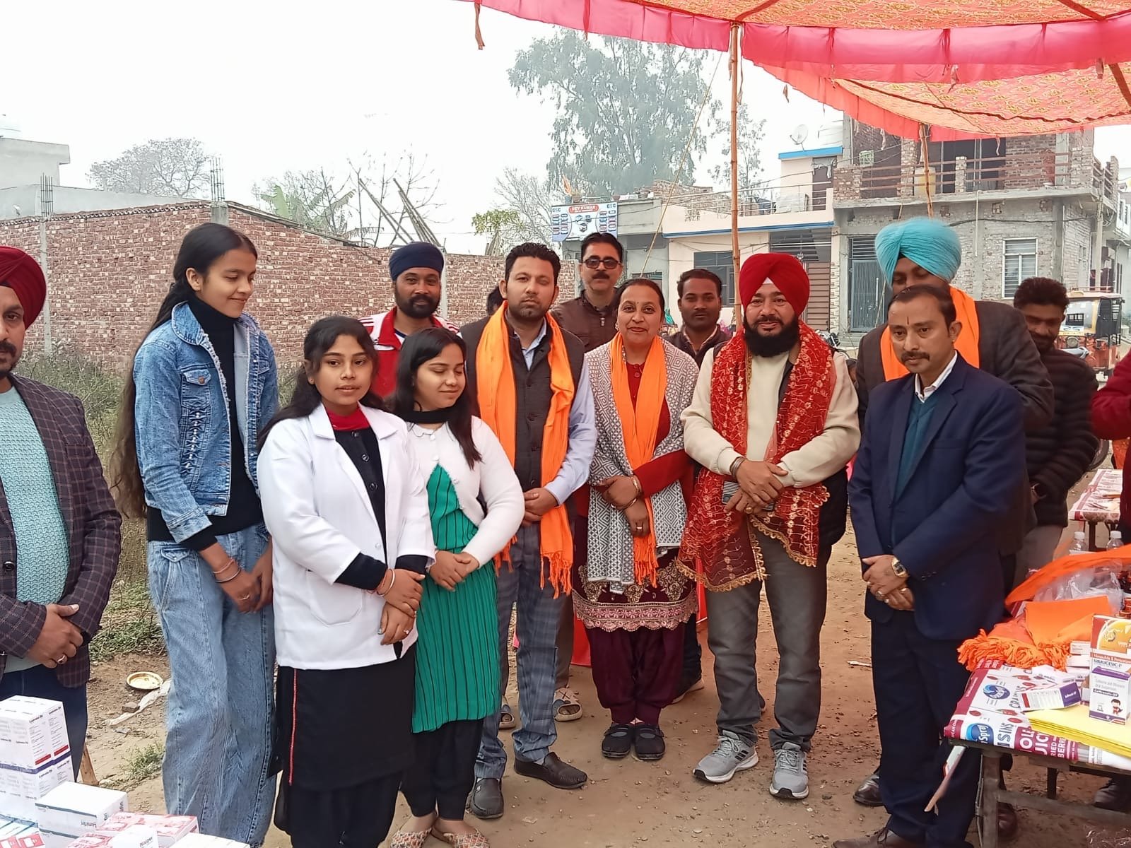 मल्होत्रा हेल्थ केयर आयुर्वैदिक सेंटर की ओर से एक फ्री मेडिकल कैंप 