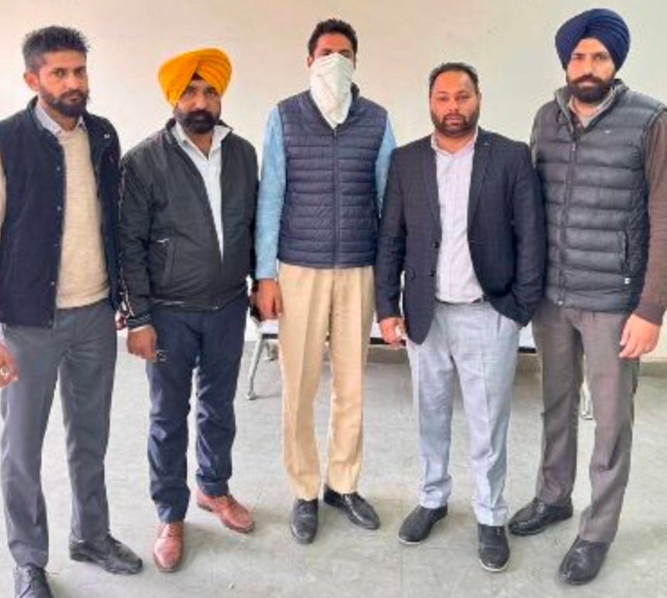 3000 रुपए की रिश्वत लेता सीनियर कॉन्स्टेबल विजीलैंस ब्यूरो द्वारा काबू