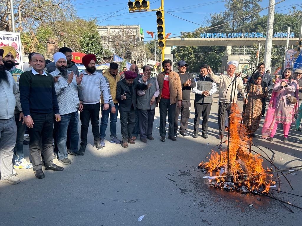 ਅੱਜ ਕਾਂਗਰਸ ਪਾਰਟੀ ਵਲੋ ਮੋਦੀ ਸਰਕਾਰ ਦੇ ਖਿਲਾਫ ਪੁਤਲਾ ਫੂਕ ਪ੍ਰਦਰਸ਼ਨ ਕੀਤਾ