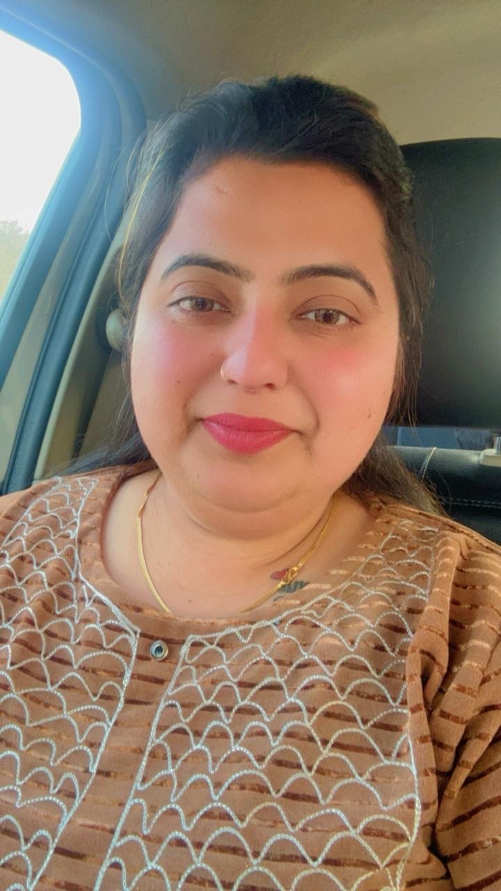  रेनू सेठ ने  महिलाओं को  नारी शक्ति  के बारे मे बताया 