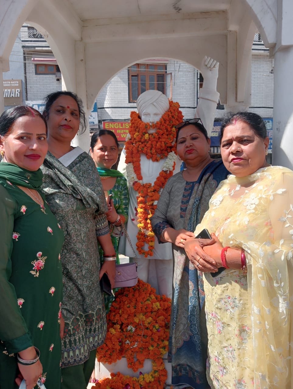 महिला नेत्रियों ने किया शहीद भगत सिंह को नमन