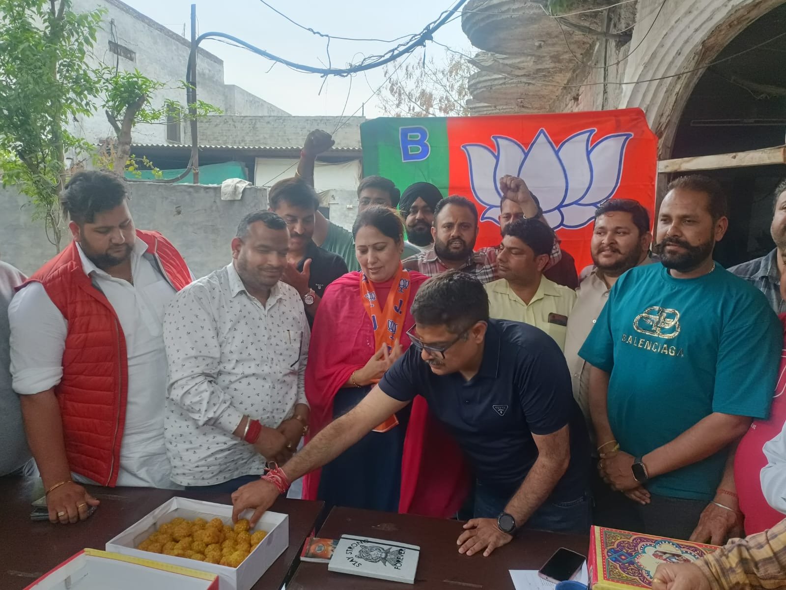 *जिला भाजपा ने सांसद सुशील रिंकू के पारिवारिक सदस्यों का किया सम्मान*