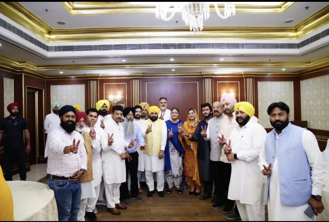 *ਮੁੱਖ ਮੰਤਰੀ ਭਗਵੰਤ ਮਾਨ ਨੇ ਜਲੰਧਰ ਵਿੱਚ ਪਾਰਟੀ ਵਿਧਾਇਕਾਂ, ਚੇਅਰਮੈਨਾਂ ਅਤੇ ਔਧੇਦਾਰਾਂ ਨਾਲ ਮੀਟਿੰਗ ਕੀਤੀ ਅਤੇ ਚੋਣ ਰਣਨੀਤੀ ਬਾਰੇ ਕੀਤੀ ਚਰਚਾ*