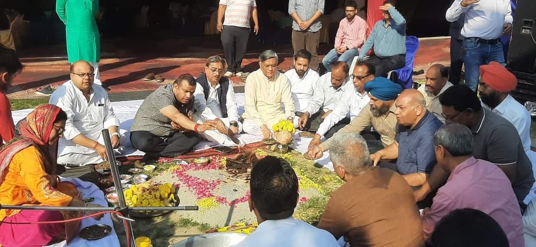 भाजपा ने हवन, यज्ञ,और श्री सुखमनी साहिब का पाठ कर खोला चुनावी दफ़्तर*