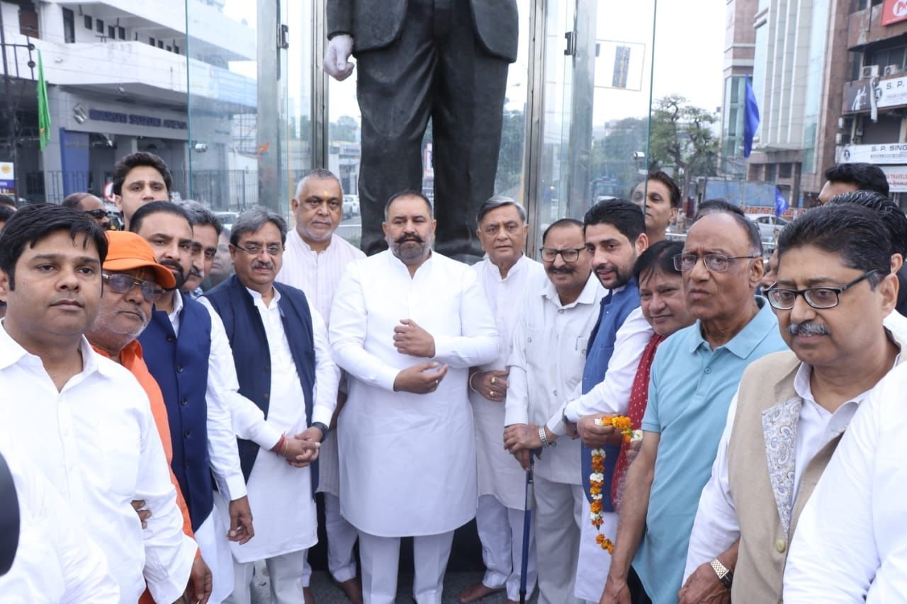 *जालंधर भाजपा द्वारा बाबा भीमराव अंबेडकर की जयंती पर श्रद्धासुमन किए अर्पित*