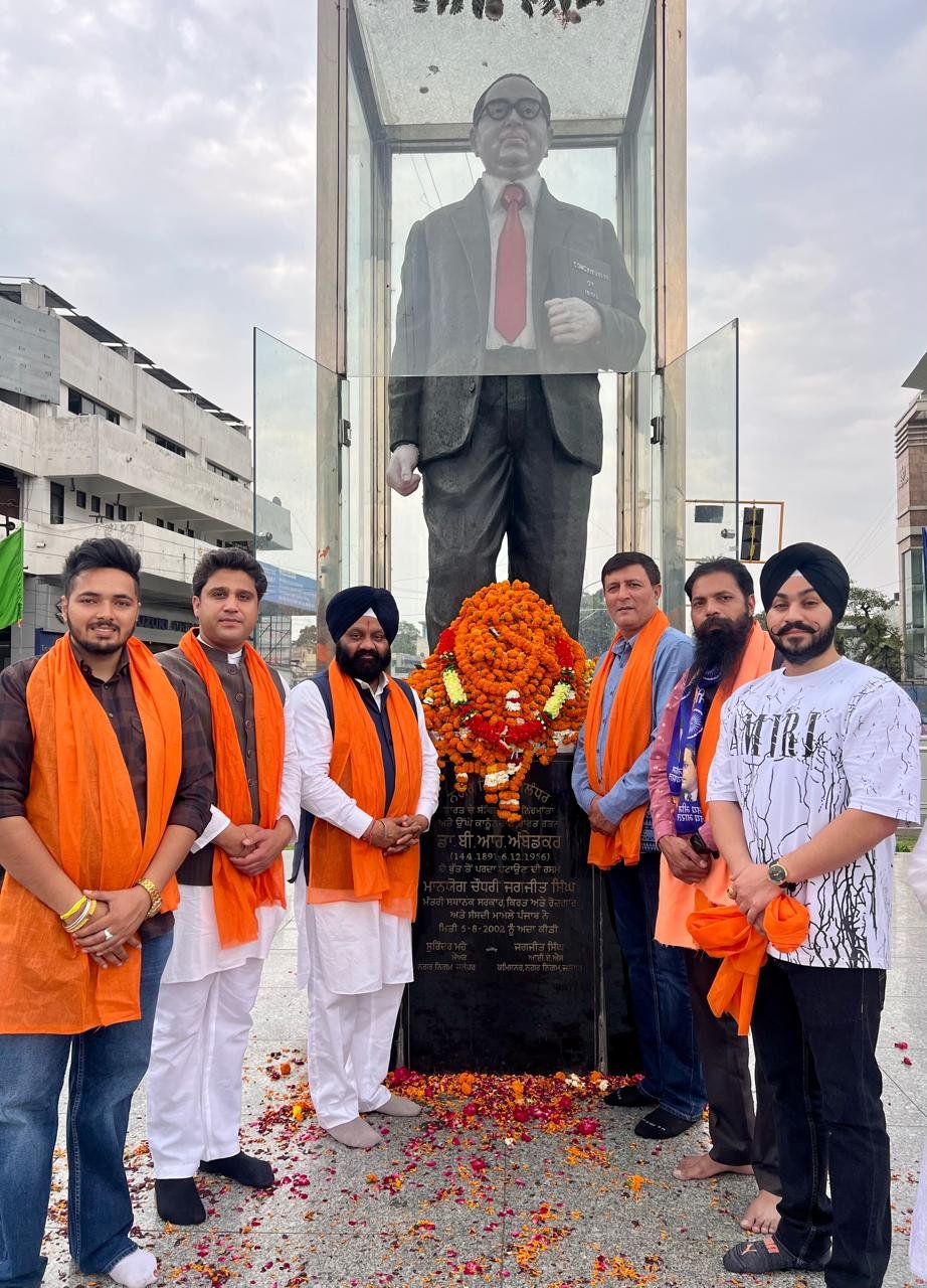 *डॉ. बीआर अंबेडकर की जयंती पर उनकी प्रतिमा पर पुष्प अर्पित कर किया नमन*