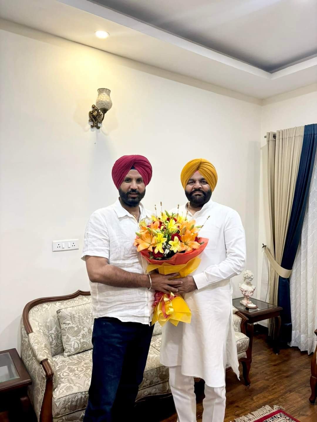 ਅਮਰਿੰਦਰ ਸਿੰਘ ਰਾਜਾ ਵੜਿੰਗ ਨੇ ਸ.ਗੁਰਜੀਤ ਸਿੰਘ ਔਜਲਾ ਨਾਲ ਕੀਤਿ ਤਸਵੀਰ ਸਾਂਝੀ