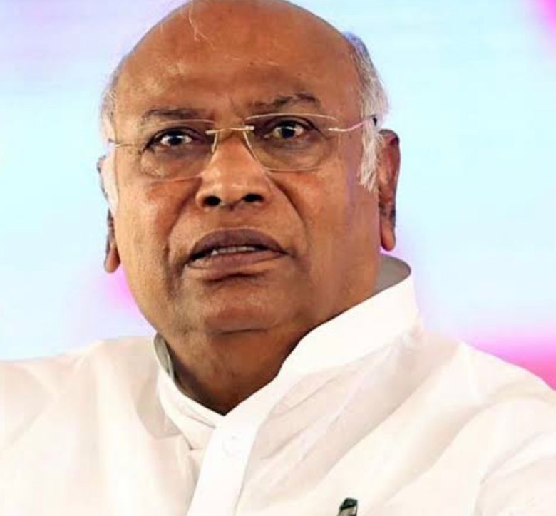 *इलेक्टोरल बॉन्ड विश्व का सबसे बड़ा घोटाला, भाजपा आरक्षण और संविधान को खत्म कर देगी: मल्लिकार्जुन खड़गे*