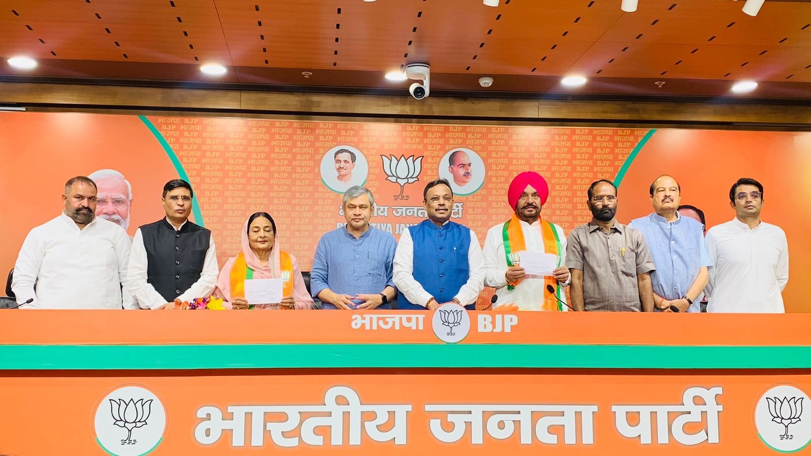 ਸਾਂਸਦ ਰਿੰਕੂ ਨੇ ਕਿਹਾ। ਸ. ਤਜਿੰਦਰ ਬਿੱਟੂ ਅਤੇ ਸ੍ਰੀਮਤੀ ਕਰਮਜੀਤ ਕੌਰ ਚੌਧਰੀ ਦਾ ਭਾਜਪਾ 'ਚ ਸ਼ਾਮਲ ਹੋਣ ਤੇ ਸਵਾਗਤ ਕਰਦਿਆਂ  ਕਿਹਾ ਕਾਂਗਰਸ ਖ਼ਤਮ ਹੋਣ ਦੀ ਕਗਾਰ ਤੇ ਹੈ। 