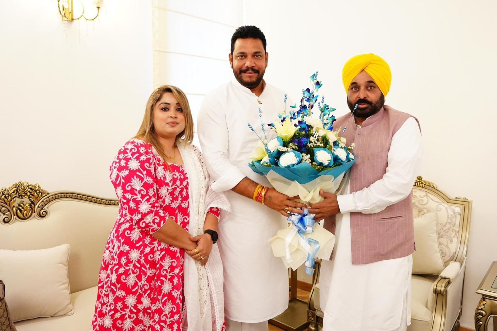 ਵਿਜੇ ਸਾਂਪਲਾ ਦੇ ਨਜ਼ਦੀਕੀ ਰੋਬਿਨ ਸਾਂਪਲਾ ਨੂੰ ਮੁੱਖ ਮੰਤਰੀ ਮਾਨ ਨੇ 'ਆਪ' ਵਿੱਚ ਕਰਵਯਾ ਸ਼ਾਮਲ 