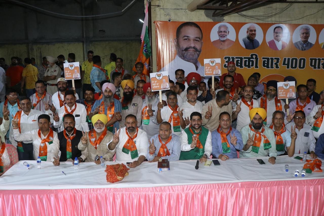 भाजपा वर्करों ने सुशील रिंकू को बड़ी जीत दिलाने का प्रण लिया  शीतल अंगुराल के कार्यालय में हुई भाजपा की अहम बैठक, बड़ी तादाद में पहुंचे वर्कर