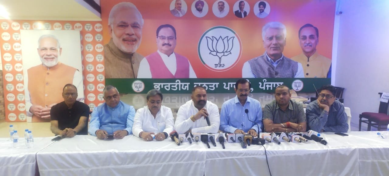 कुर्सी और जनता के पैसों से बनाए बंगले का मोह केजरीवाल के इस्तीफे में सबसे बड़ी बाधा:-सुशील रिंकु