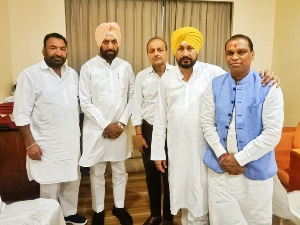 "पूर्व सी.एम कांग्रेस के उम्मीदवार सरदार  चरणजीत चन्नी ने की जगदीश समराय के साथ बेस्ट हलके पर विशेष तौर पर चर्चा"