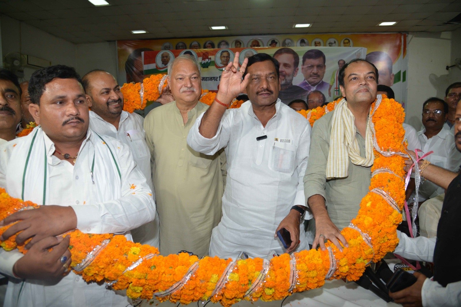 इस बार का लोकसभा चुनाव जनता बनाम भाजपा: डा. अखिलेश सिंह