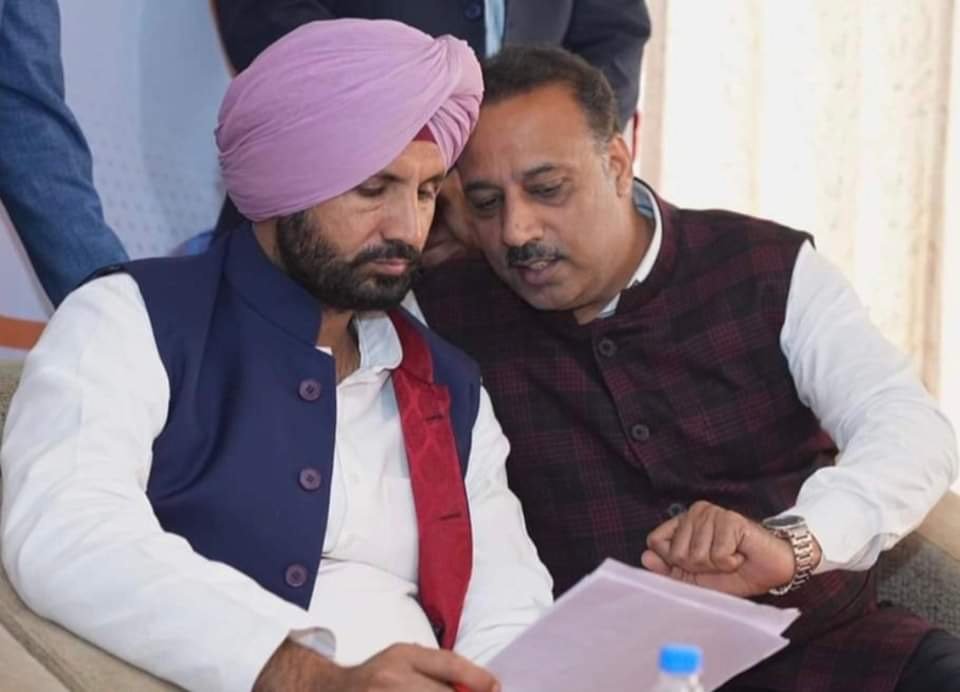 ਰਾਜਾ ਅਮਰਿੰਦਰ ਸਿੰਘ ਬੜਿੰਗ  ਕਾਂਗਰਸ  ਉਮੀਦਵਾਰ ਇਲਾਣ ਦਾ ਸੰਜੇ ਤਲਵਾੜ ਨੇ ਕੀਤਾ ਸਵਾਗਤ 