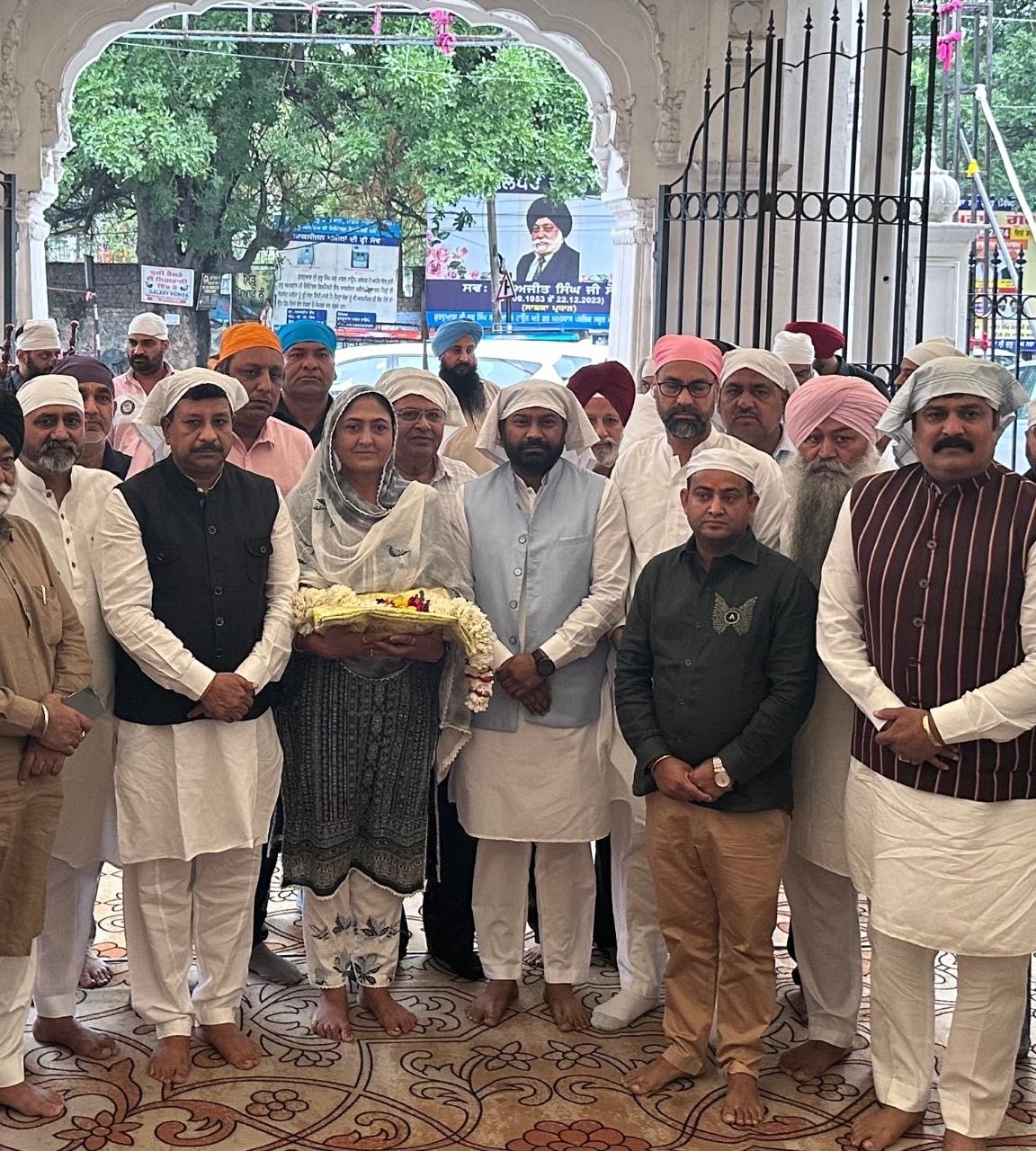 राजविंदर कौर थियाड़ा और महिंदर भगत के जालंधर कैंट और जालंधर पश्चिम  वनने  पर लिया धर्म स्थानों पर आशीर्वाद 