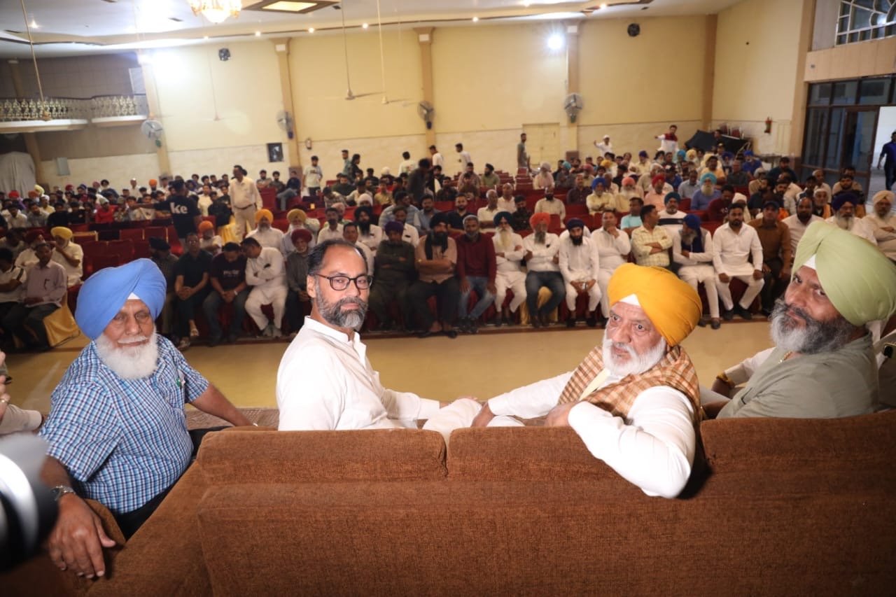 झोला उठा कर जो वोट मांगने आ रहे हैं  उन से आप' की उपलब्धियां बताकर यह स्वाल पूछे - पवन टीनू