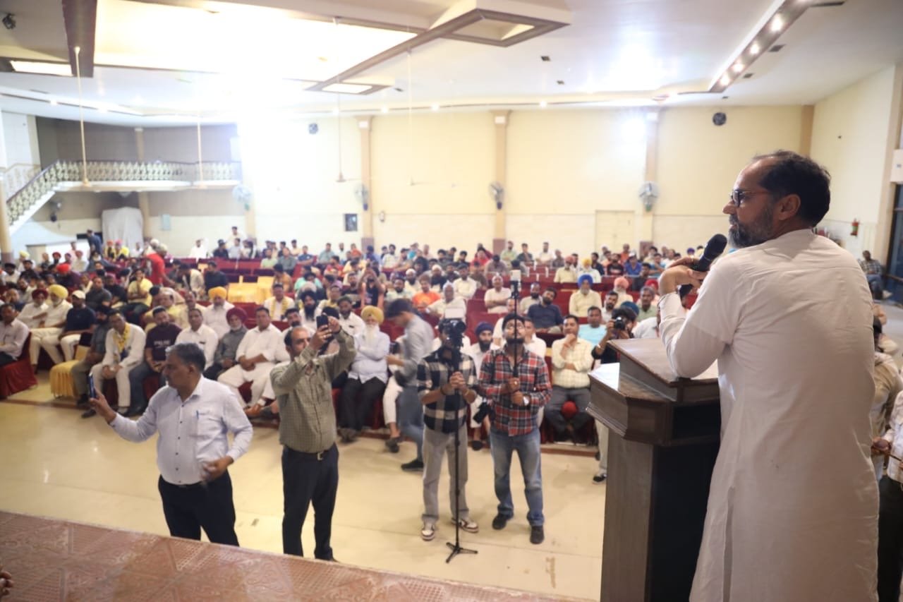 ਕਰਾੜੀ 'ਚ ਵੱਖ-ਵੱਖ ਪਿੰਡਾਂ ਦੇ ਲੋਕਾਂ ਵੱਲੋਂ ਪਵਨ ਟੀਨੂੰ ਦਾ ਨਾਅਰਿਆਂ ਦੀ ਗੂੰਜ ਵਿੱਚ ਭਰਵਾਂ ਸਵਾਗਤ