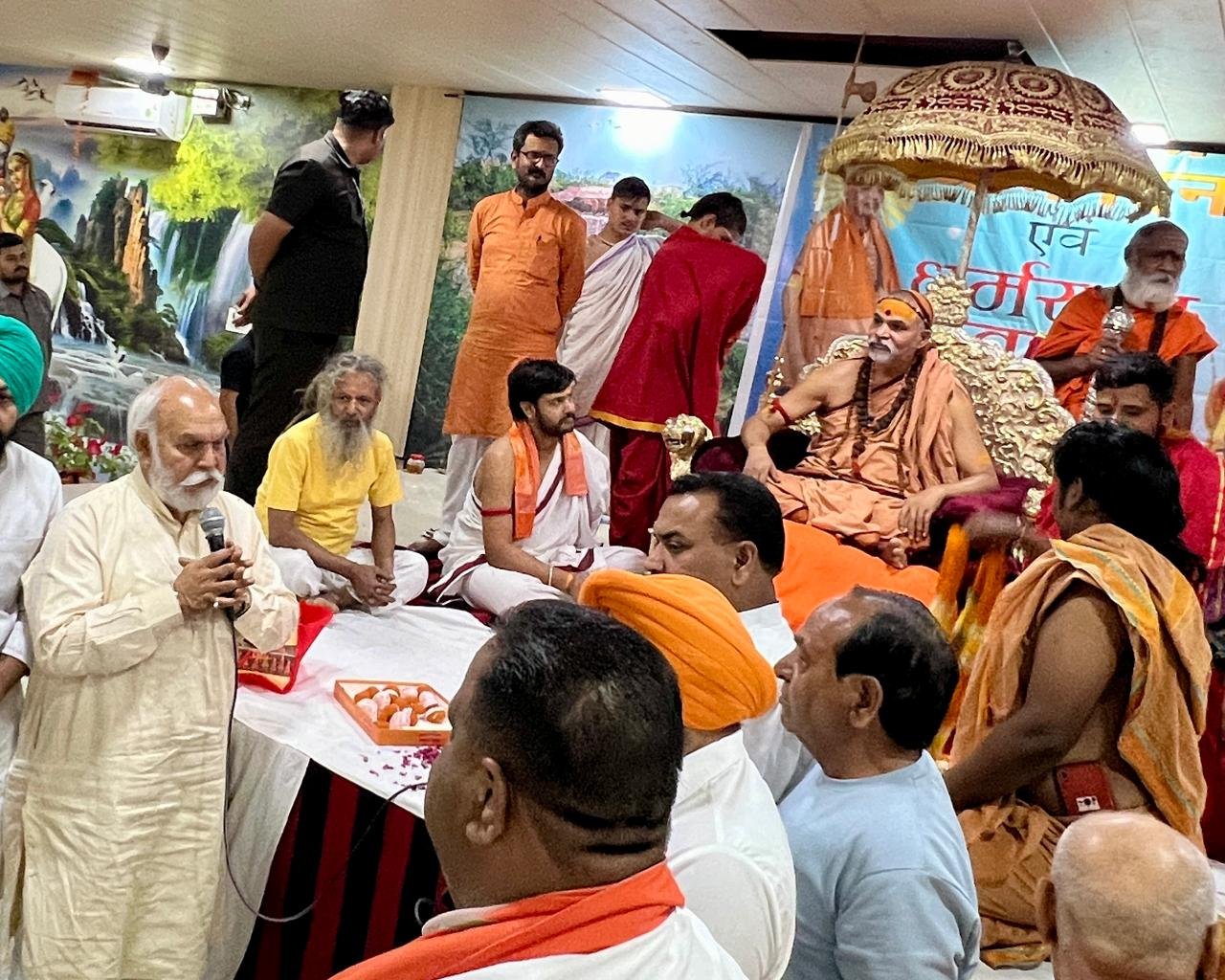 ਸ਼ੰਕਰਾਚਾਰਿਆ ਸਵਾਮੀ ਅਵਿਮੁਕਤੇਸ਼ਵਰਆਨੰਦ ਜੀ ਦੇ ਸਤਸੰਗ ਵਿੱਚ ਮਹਿੱਦਰ ਸਿੰਘ ਕੇਪੀ ਨੇ  