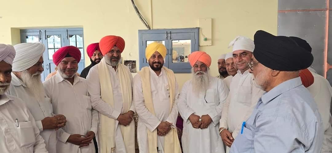 ਸ. ਚਰਨਜੀਤ ਸਿੰਘ ਚੰਨੀ ਸਾਬਕਾ ਮੁੱਖ ਮੰਤਰੀ ਪੰਜਾਬ ਉਮੀਦਵਾਰ ਕਾਂਗਰਸ ਜਲੰਧਰ ਲੋਕ ਸਭਾ ਡੇਰਾ ਸੰਤ ਮੇਲਾ ਰਾਮ ਜੀ ਨਗਰ ਵਿਖੇ ਨਤਮਸਤਕ ਹੋਏ