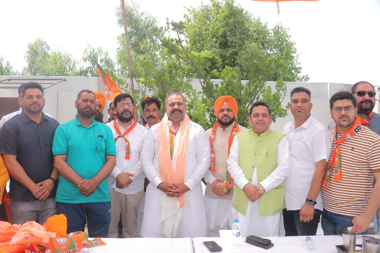"जालंधर लोकसभा के देहात में भाजपा ने सभी राजनैतिक दलो के समीकरण हिलाये, हल्का आदमपुर में दर्जनों सरपंचों ने भाजपा की ज्वॉइन"