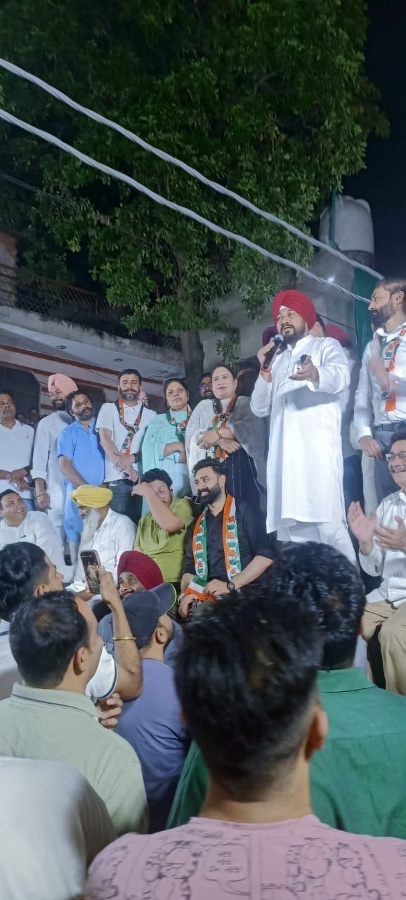 ਕਮਲਜੀਤ ਕੋਰ ਧਨੇਆ ਕੇ ਚਰਨਜੀਤ ਸਿੰਘ ਚੰਨੀ ਨੇ ਕਾਂਗਰਸ ਮੇ ਕੀਤੀ ਸ਼ਾਮਿਲ
