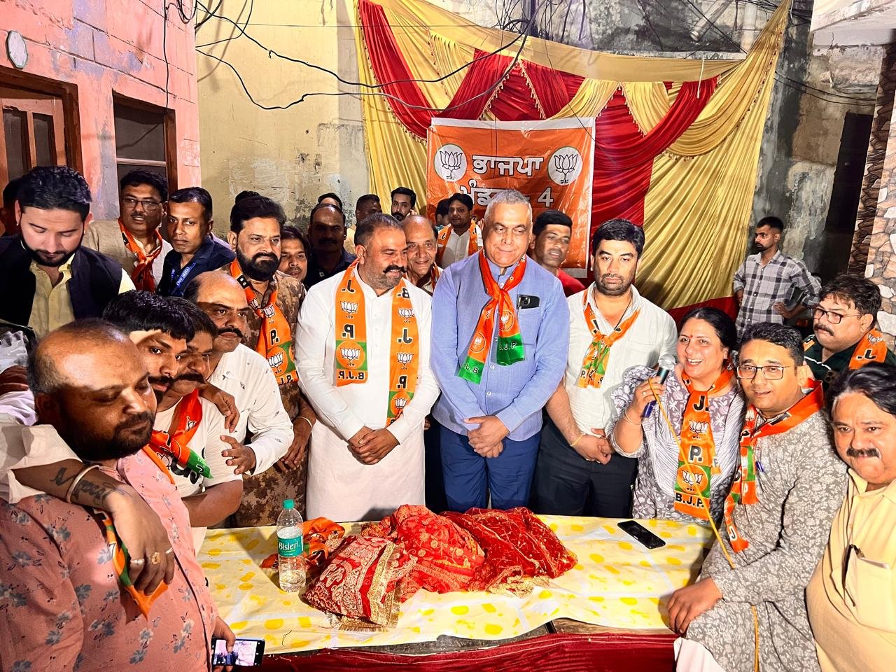 रिंकू के समर्थन मे रस्ता मुहल्ला की बैठक ने लिया विशाल जनसभा का रूप।