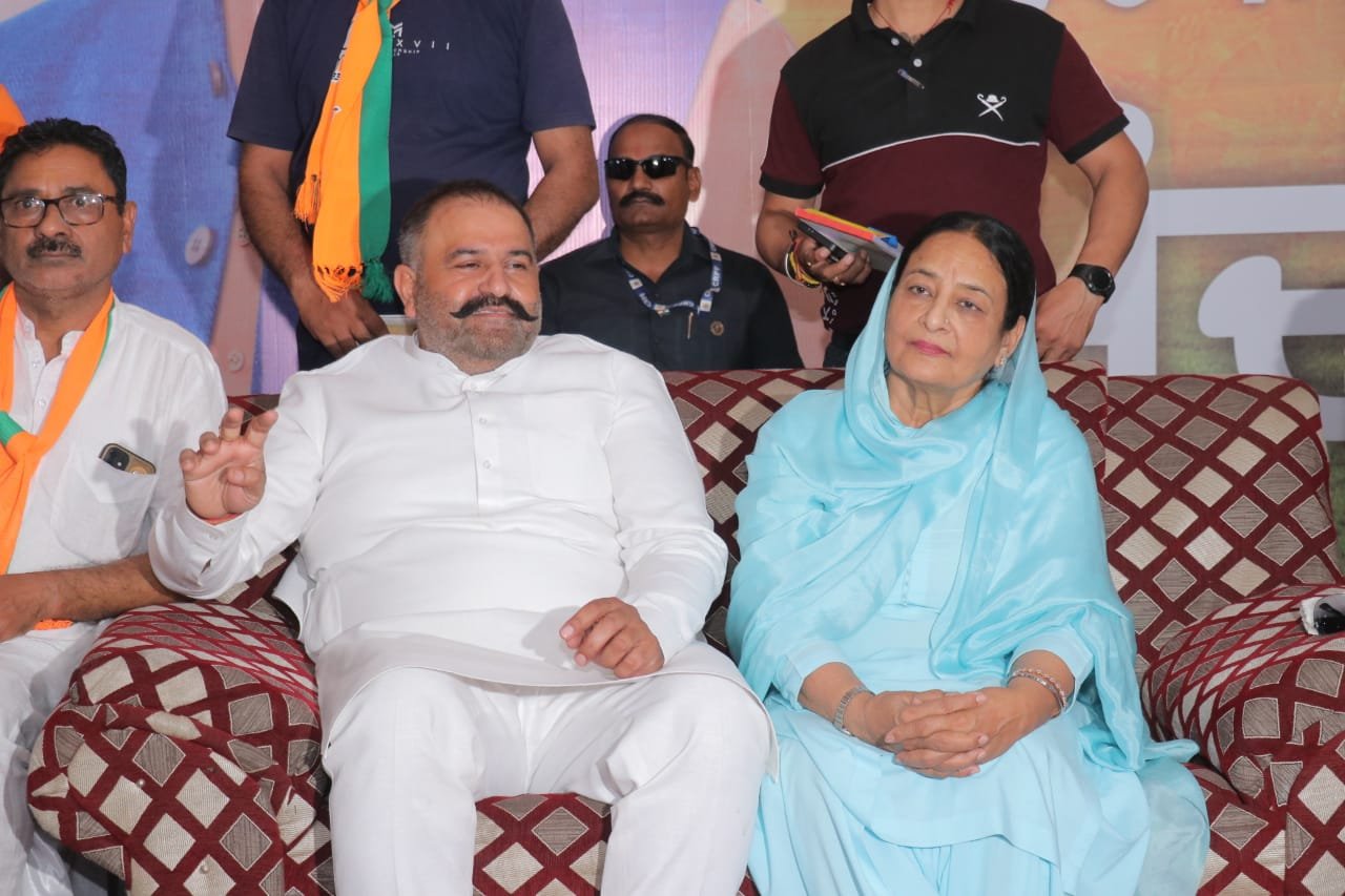 करमजीत कौर चौधरी ने फिल्लौर हल्के में सुशील रिंकू के पक्ष में वोट डालने के लिए किया तूफानी दौरा