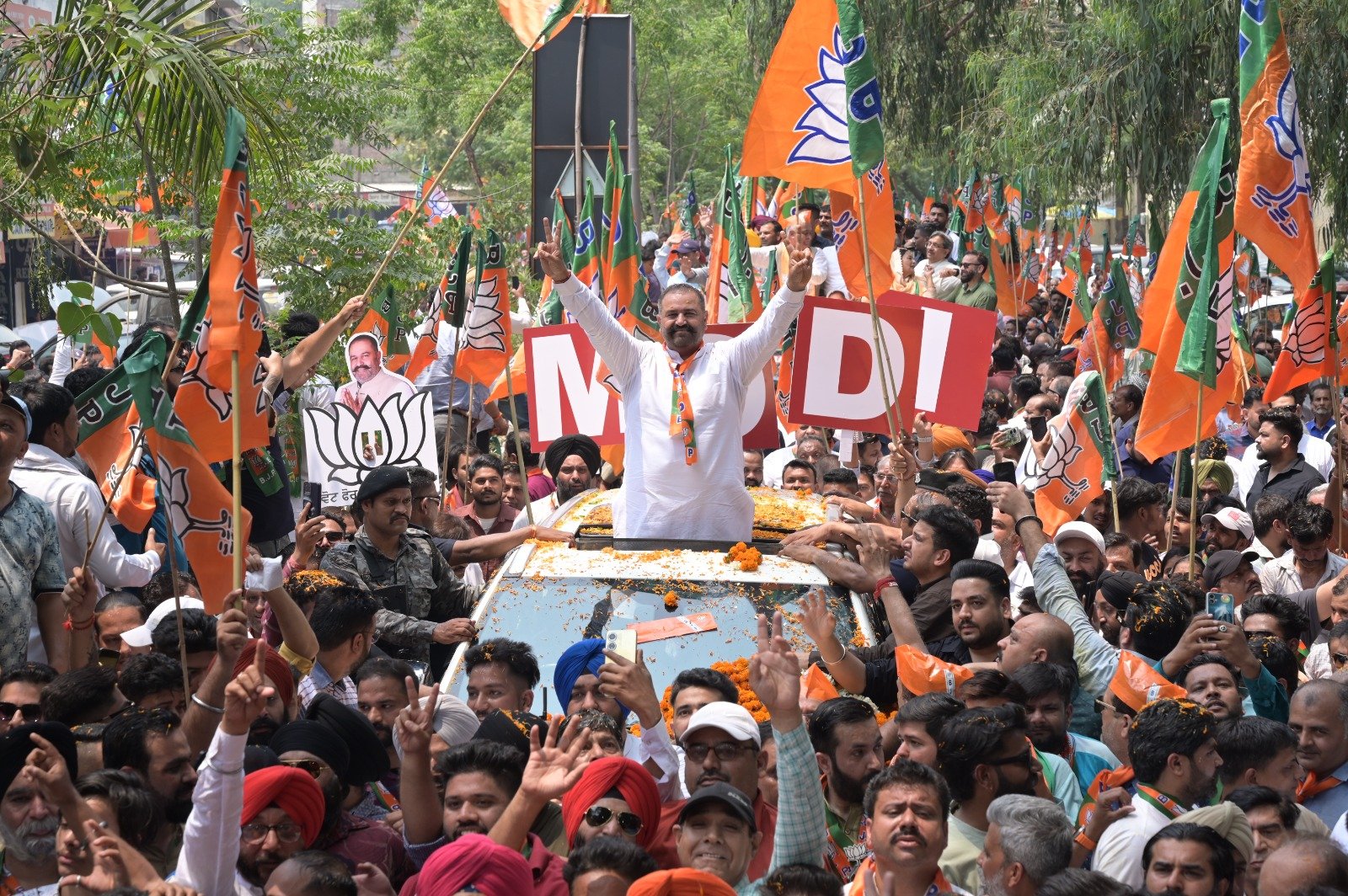 ਭਾਜਪਾ ਉਮੀਦਵਾਰ ਸੁਸ਼ੀਲ ਰਿੰਕੂ ਦੀ ਨਾਮਜ਼ਦਗੀ 'ਤੇ ਇਕੱਠੀ ਹੋਈ ਭੀੜ ਨੇ ਵਿਰੋਧੀ ਪਾਰਟੀਆਂ ਨੂੰ ਕੀਤਾ ਹੈਰਾਨ